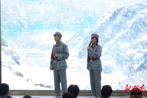 九州在线网站:诵读红色经典 弘扬红色精神