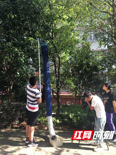 九州在线网站大学生研发“摘果神器”