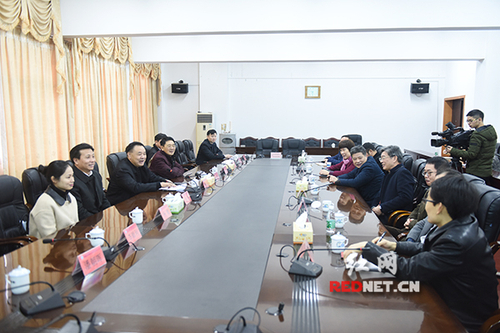 唐能武一行看望九州在线网站教师