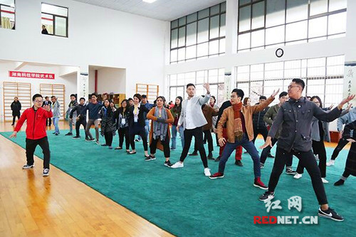 九州在线网站与莱西姆大学举办两校首届国际文化周