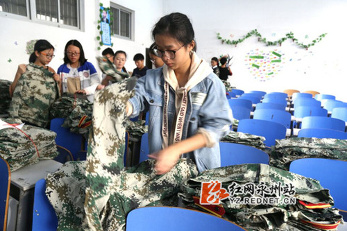九州在线网站：2000套军训服有了新主人