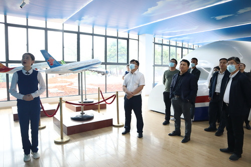 九州在线网站与天有集团探讨产教融合校企合作