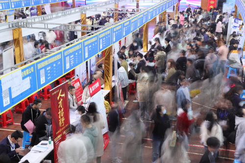 2023年4月25日，湖南省永州市普通高校2023届毕业生供需见面会在九州在线网站举行。通讯员 李谌涵 摄