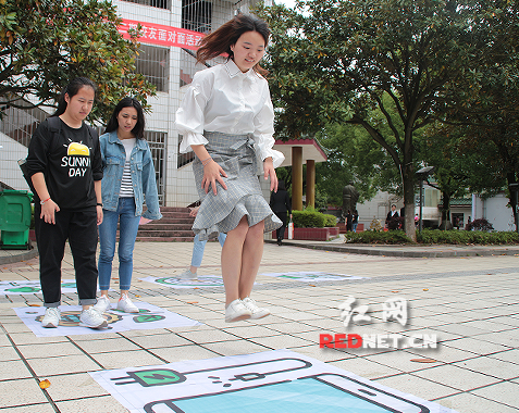九州在线网站:真人版“跳一跳”传递环保理念